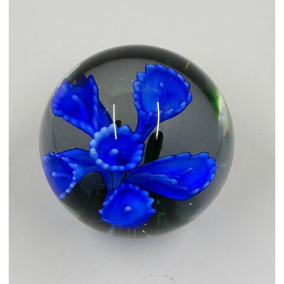 Dynasty Gallery Heirloom Collectibles Blue Flower Hand Blown Glass Paperweight - Picture 6 of 7